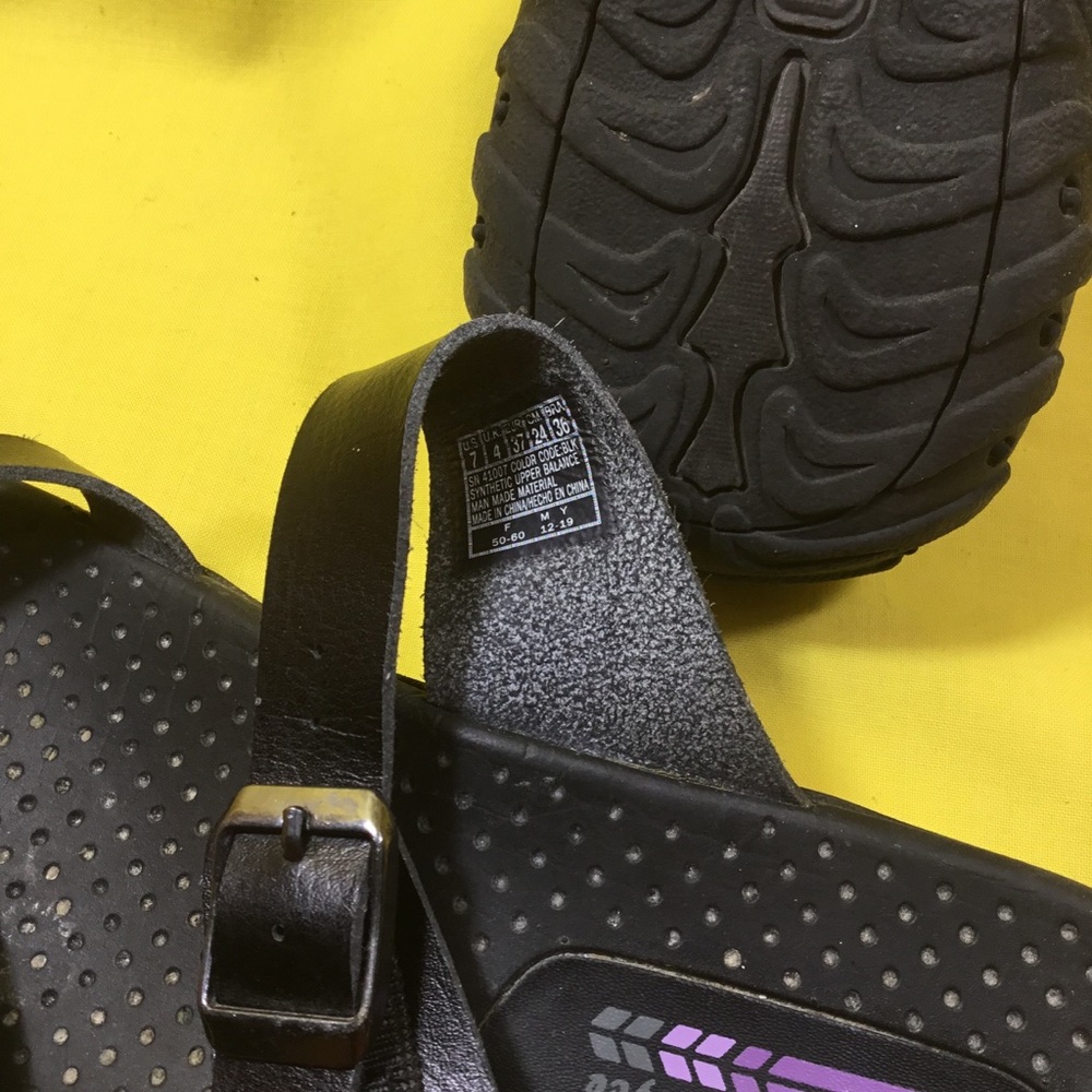 Skechers Women’s Black Strappy Buckle Sandals SZ 7 - Picture 13 of 15